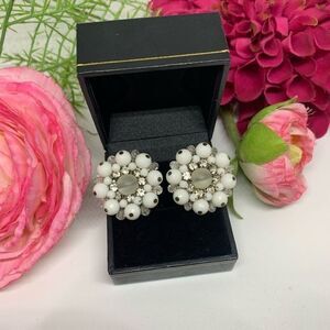 VINTAGE⚜️RARE EUGENE Milk Glass Bead Clip Earrings